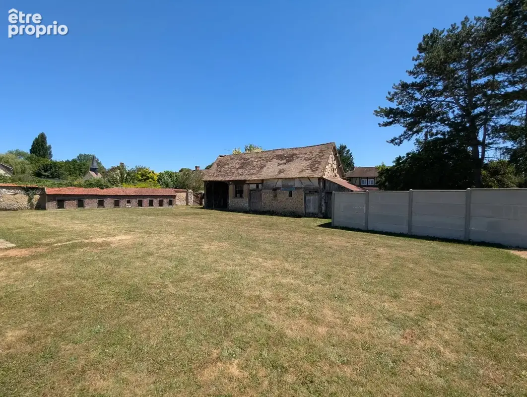 Maison à rénover avec dépendances. - photo 4