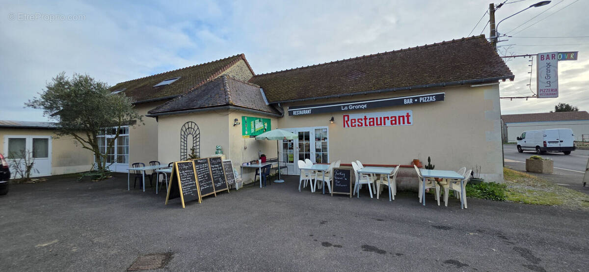 Commerce à COUSSAY-LES-BOIS