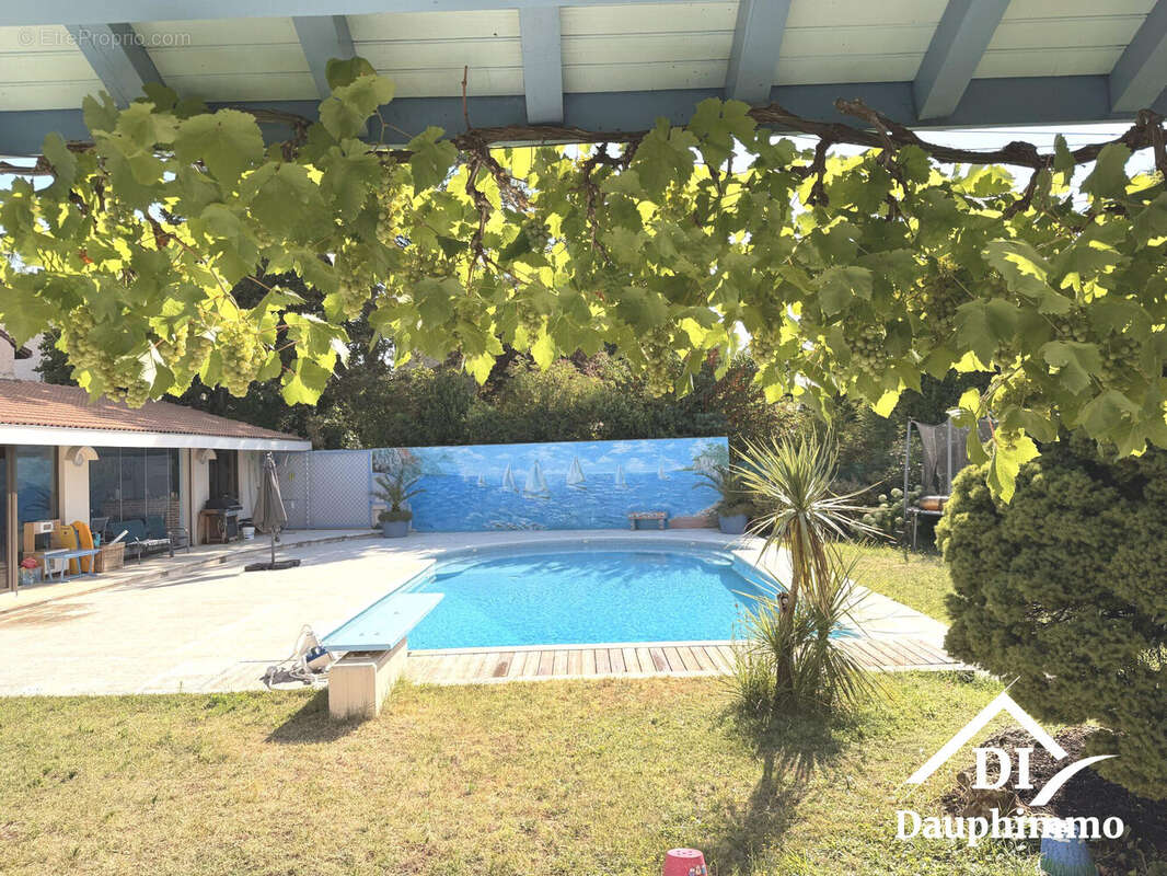 Maison 159 m² à Mours-Saint-Eusebe  - photo 4