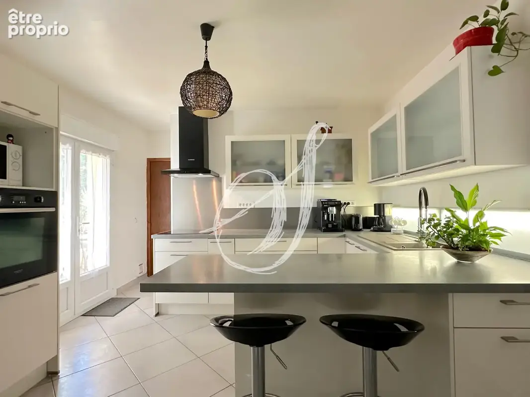 Villa de type 6, 5 chambres avec sous-sol & piscine à Saint Georges d'Orques - photo 10