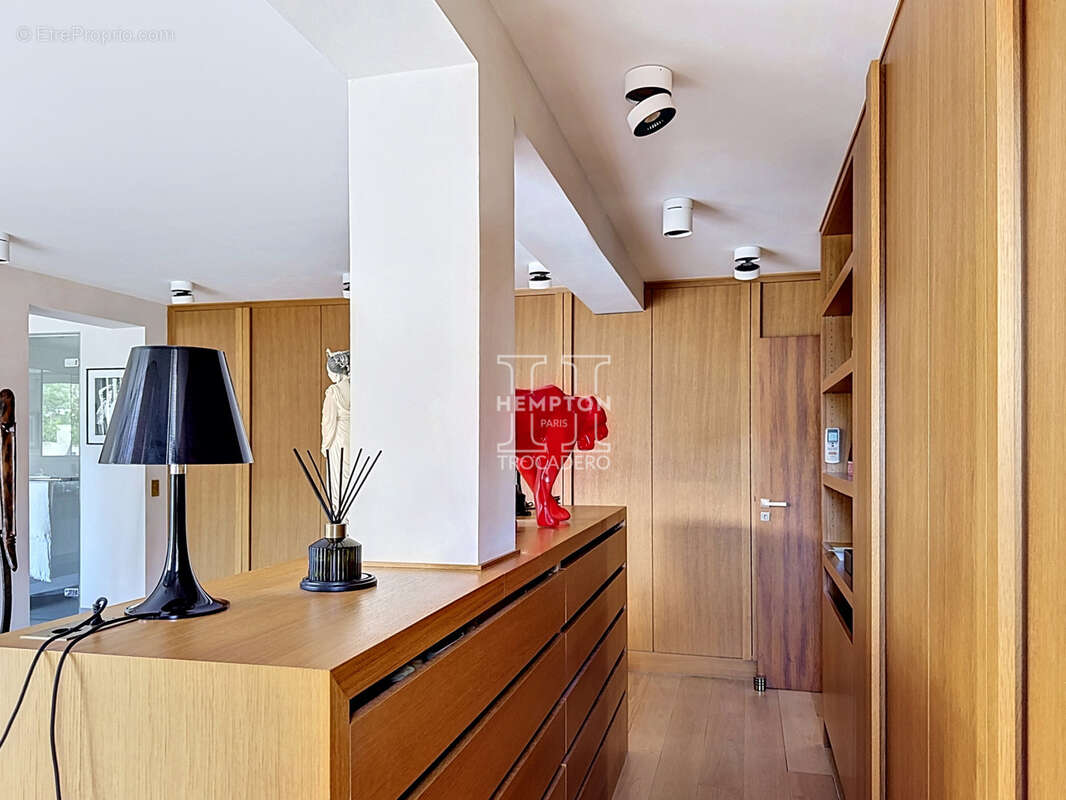 Appartement à PARIS-16E