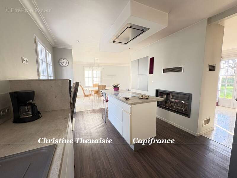 Maison à vendre 5 pièces - Plain-Pied - 3 chambres - 2 salles d'eau - 3 wc - Piscine couverte - 2 garages SAINT HILAIRE DE RIEZ  - photo 17