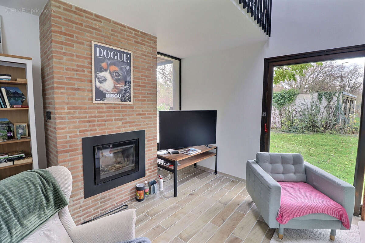 Maison à JOUY-LE-MOUTIER