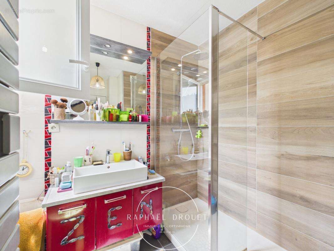 VIENNE – Rue Vimaine – Appartement T3 de 76 m² avec terrasse, résidence récente et sécurisée - photo 8