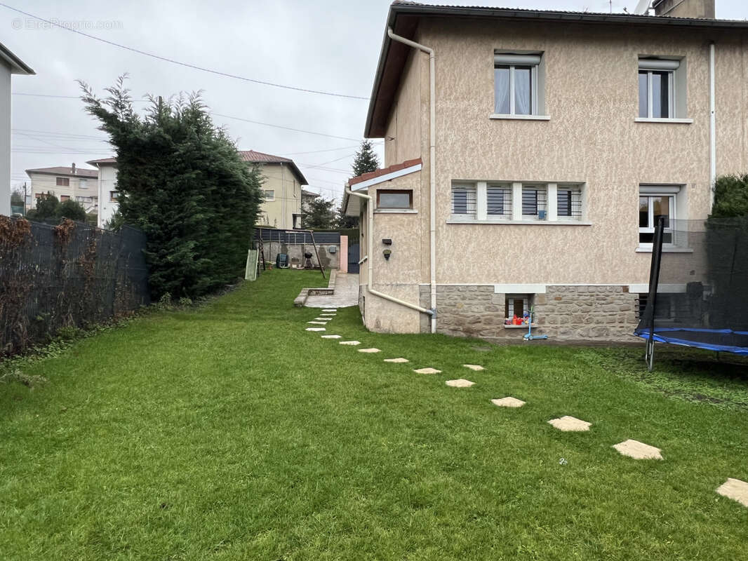 Maison à LE CHAMBON-FEUGEROLLES