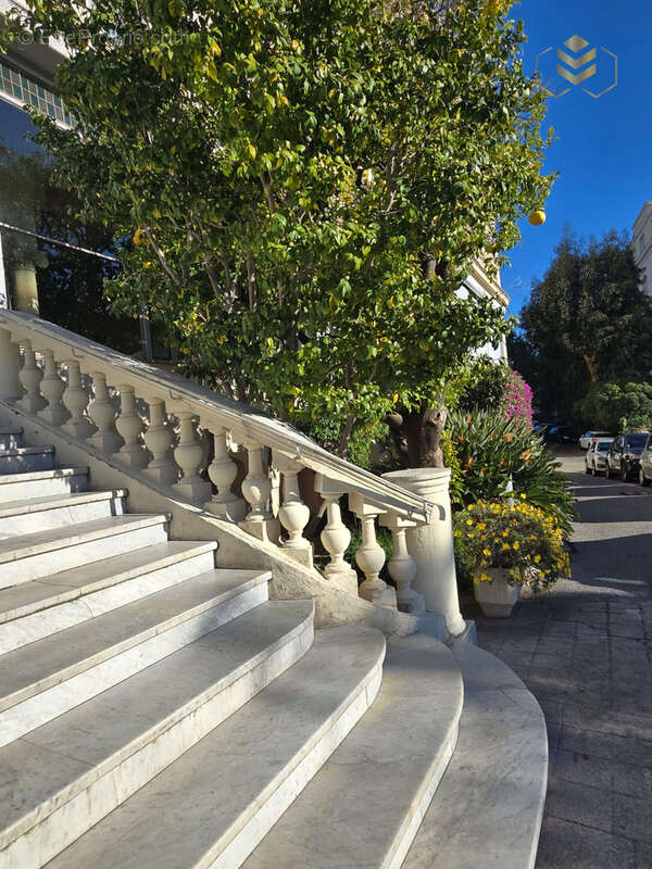 Menton - le pied a terre ideal dans un vrai palace de renom - photo 10