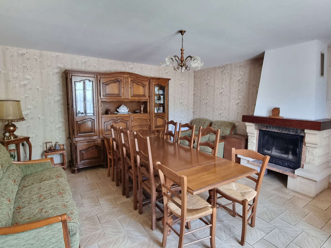 Maison de campagne sur 9 778 m2 de terrain ! - photo 4