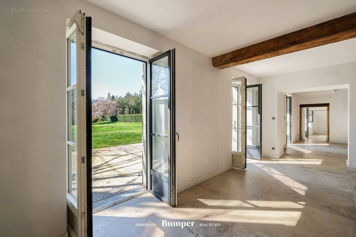 Maison à SAINT-GENIS-LAVAL