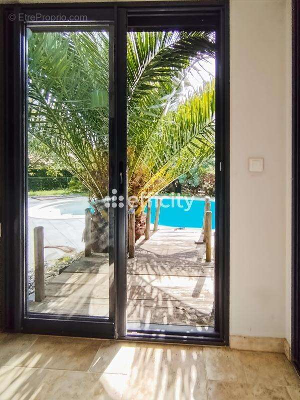 Maison 133 m² à Gemozac  - photo 4