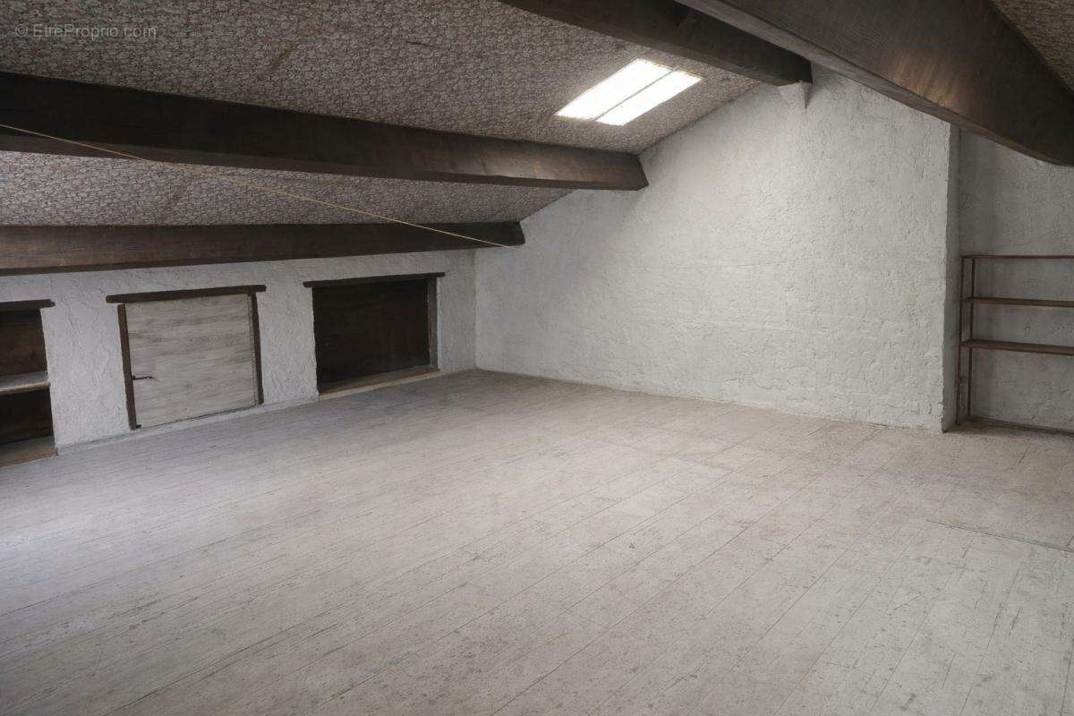 Maison à LE MUY