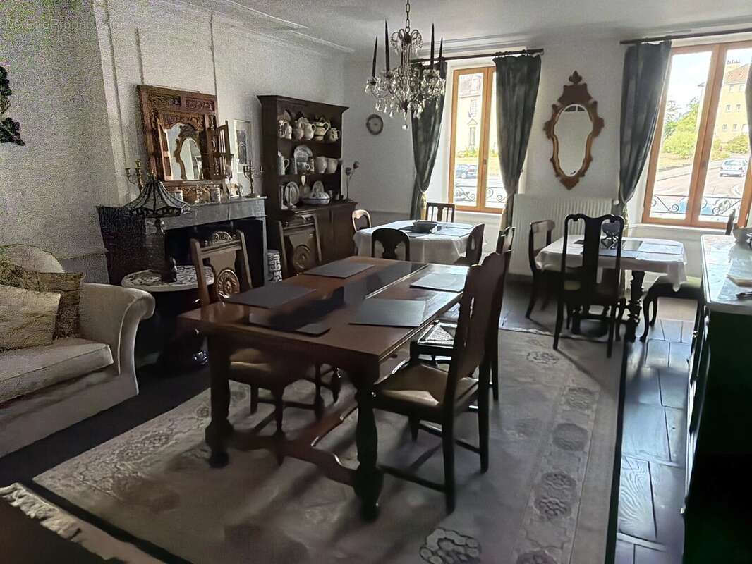 Spacieuse maison familiale située au cœur d'une ville animée, avec possibilité d'ouverture de chambres d'hôtes - photo 7