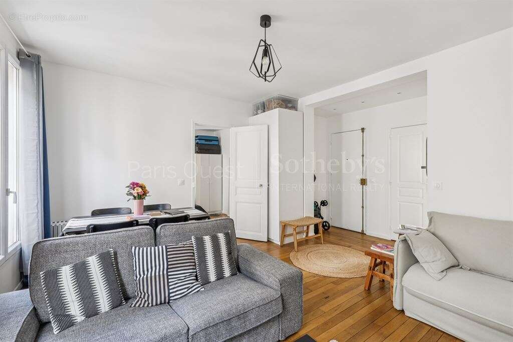 Appartement à PARIS-16E