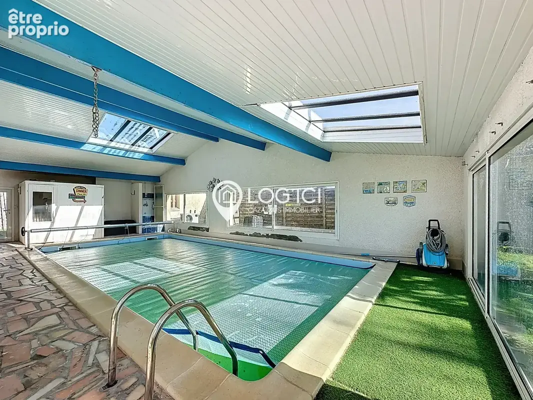 BORDERES - Vente Maison de plain-pied T5 avec double garage et piscine intérieure sur un terrain de 1 209 m2 - photo 4