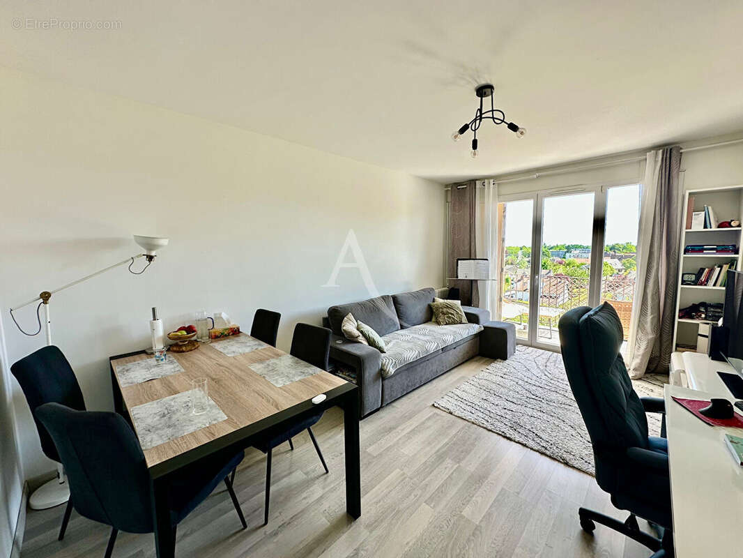 Appartement à SAINT-JEAN-DE-BRAYE