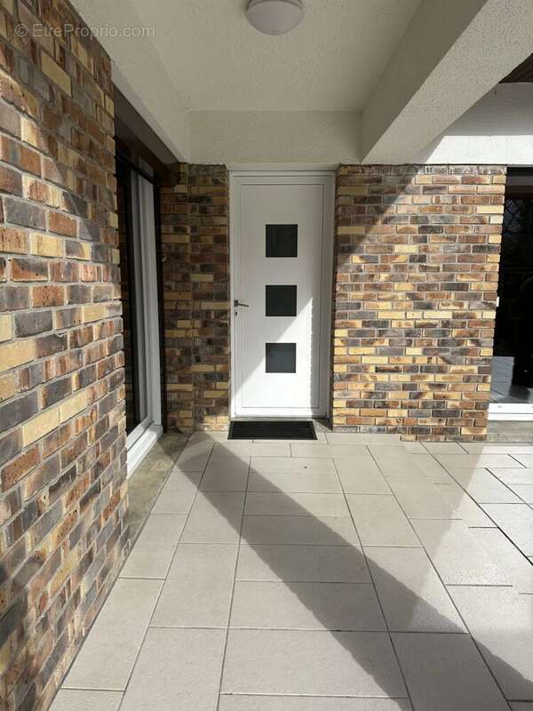 Maison à LE MESNIL-SAINT-DENIS