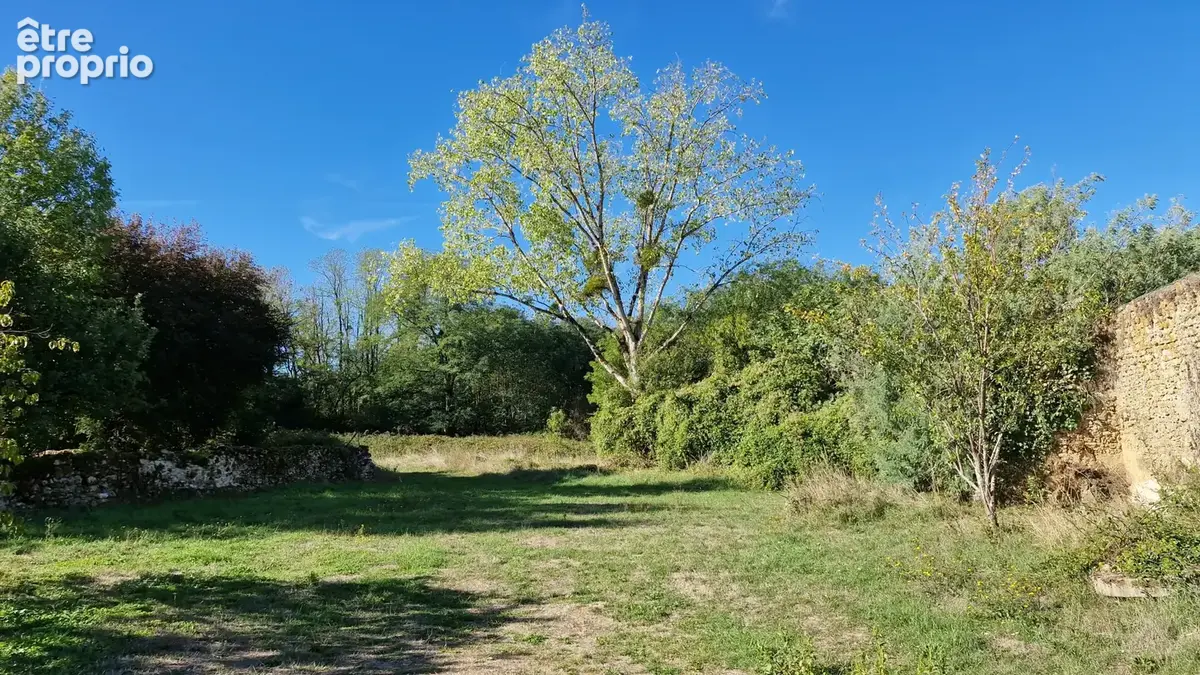 Ancien corps de ferme avec dependances sur plus d'un hectare - photo 3