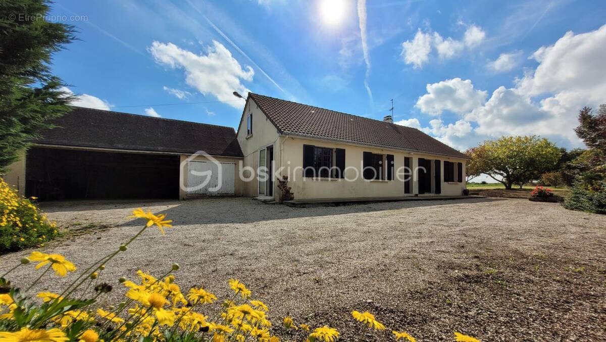 Maison à MONTFARVILLE