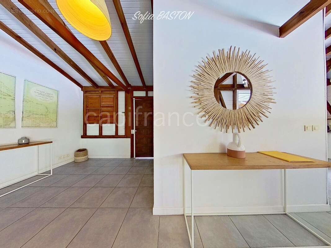 LES TROIS ILETS VILLA P6 bis -165 m² Hab / - Terrain de 986 m² - Piscine - Plain pied - A Vendre Martinique (972) - photo 8