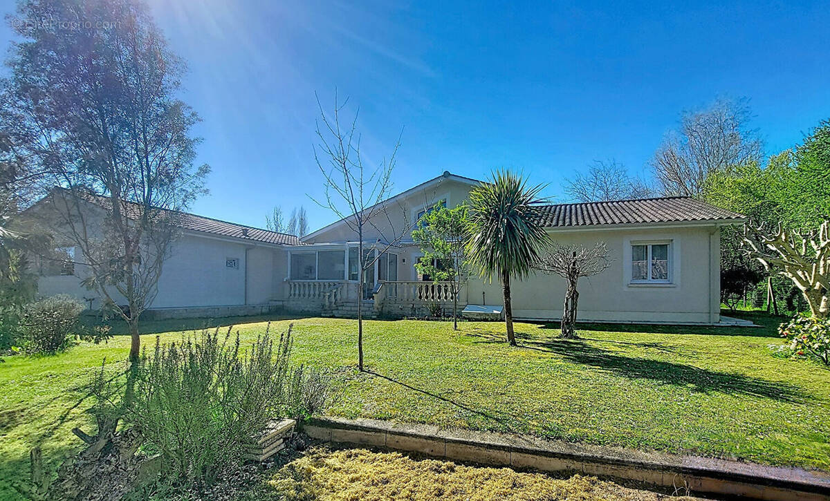 Maison à BLANQUEFORT