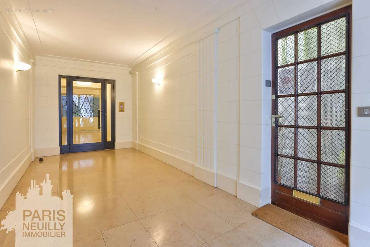 Appartement à PARIS-16E