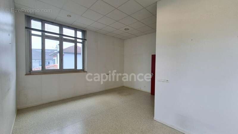 Réelle Opportunité en exclusivité – Baisse de Prix ! Locaux / Bureaux à Tarbes - photo 14