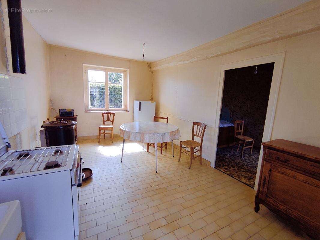 Maison à YZEURES-SUR-CREUSE