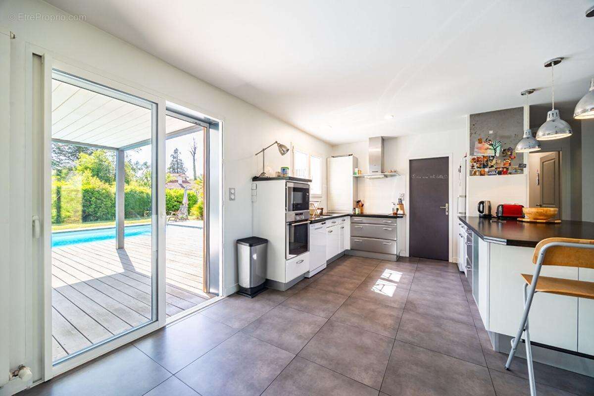 Maison Cestas 7 pièce(s) 180 m2 - photo 6