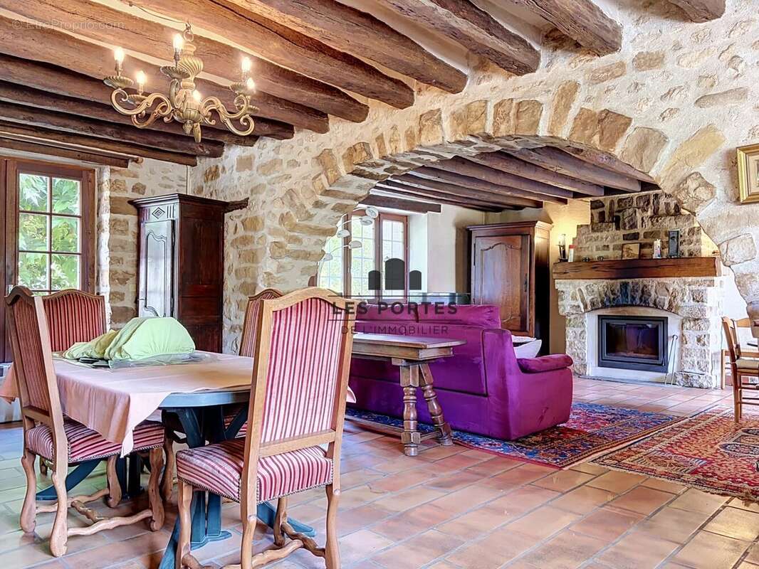 Maison en pierre de 185 m² env  avec  des  dependances  (91590) guigneville sur essonne - photo 5