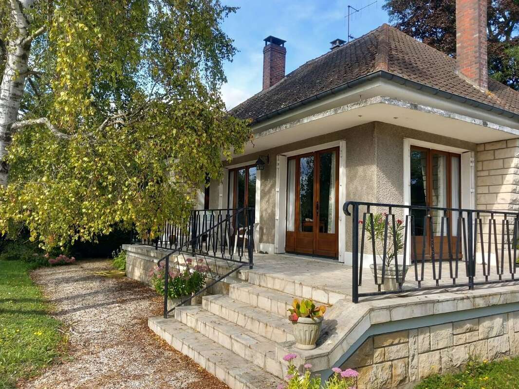 Maison à GISY-LES-NOBLES