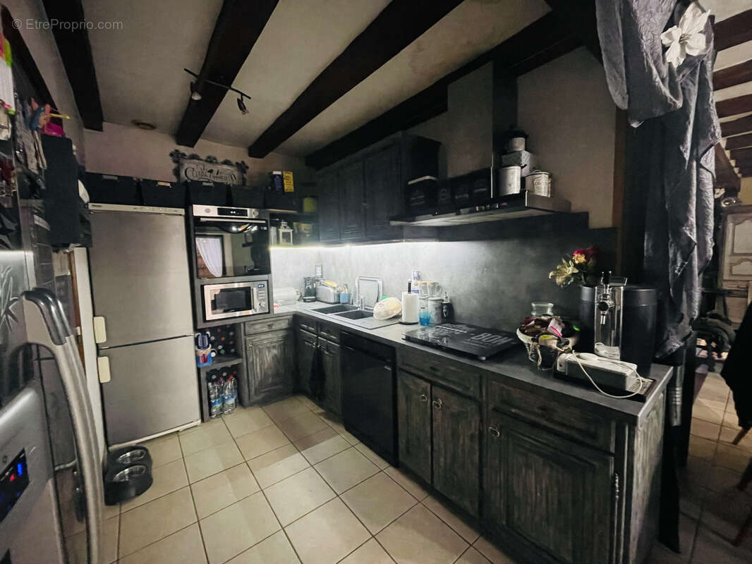 Maison à SAINT-GENOUPH