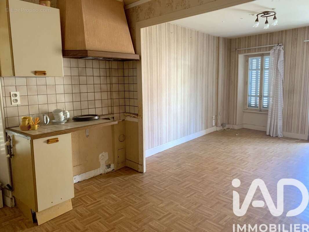 Maison 128 m² à Vernet-La-Varenne  - photo 5