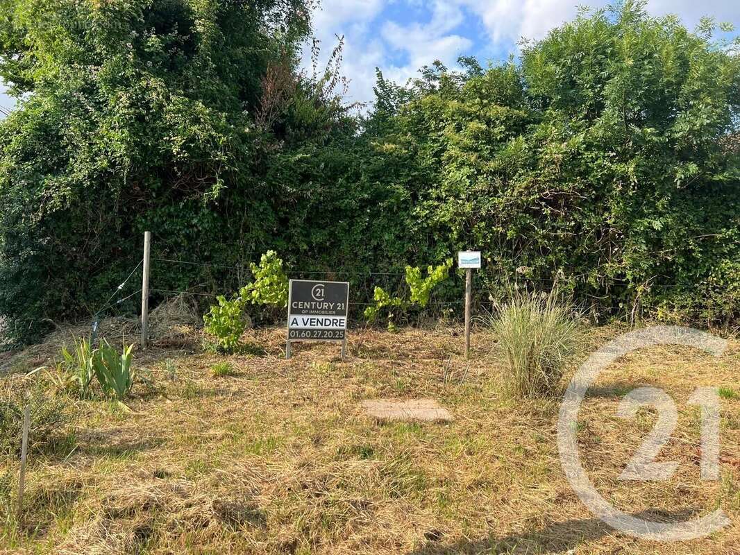 Terrain à MONTGE-EN-GOELE