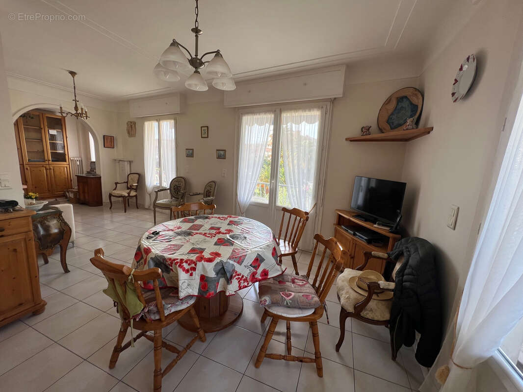 EXCLUSIVITE- BAISSE DE PRIX-Bel emplacement pour ce T3 de 77m2 avec vue dégagée sur Tennis Club de Menton-Balc - photo 4
