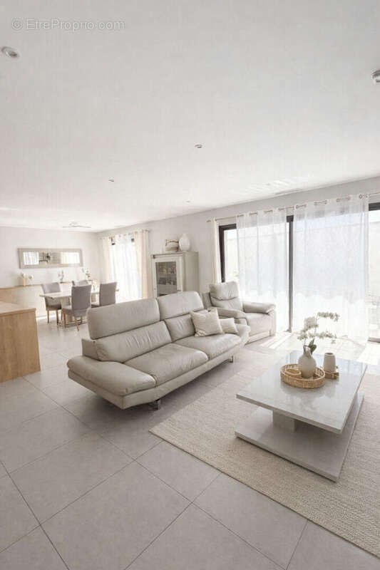 Maison à MOUSSAN