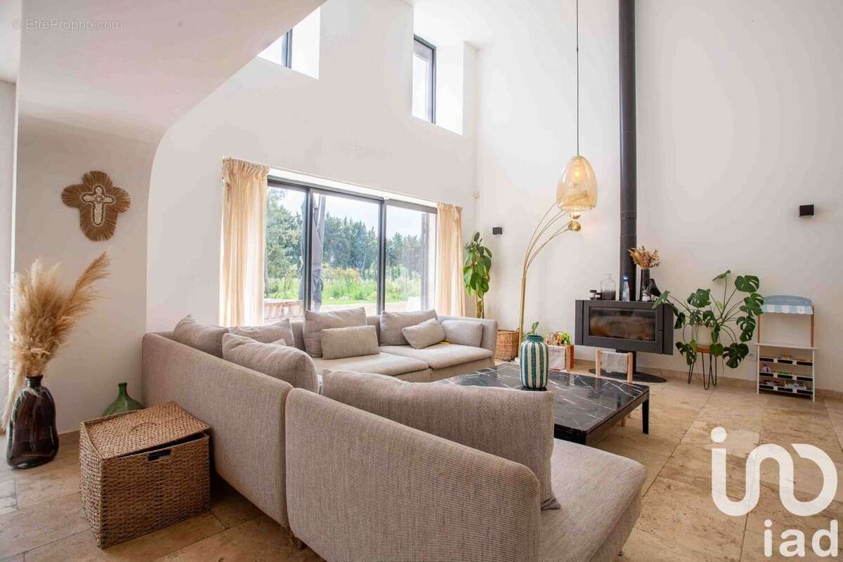Maison 500 m² à Rognonas  - photo 5