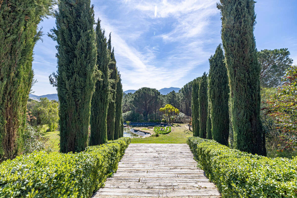 Maison à PLAN-DE-LA-TOUR
