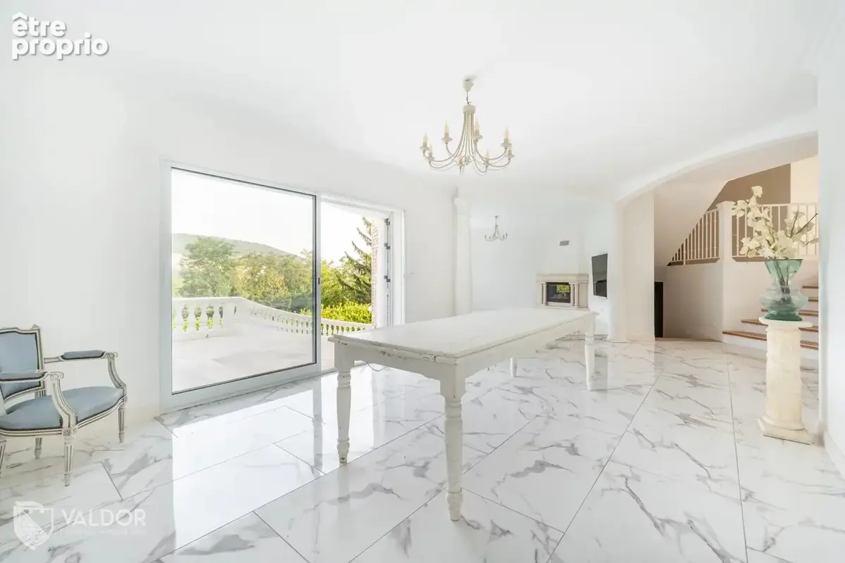Maison 245 m² à Rochetaillee-Sur-Saone  - photo 6