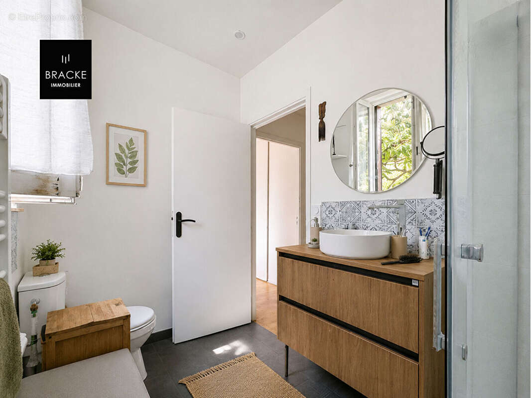 Asnières-sur-Seine -Maison de ville rénovée avec 3 chambres, patio et terrasse arborée - photo 12