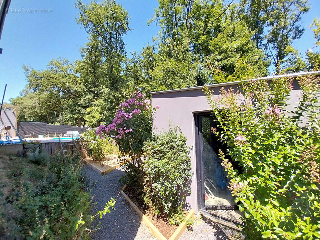 Maison à MONTAMISE