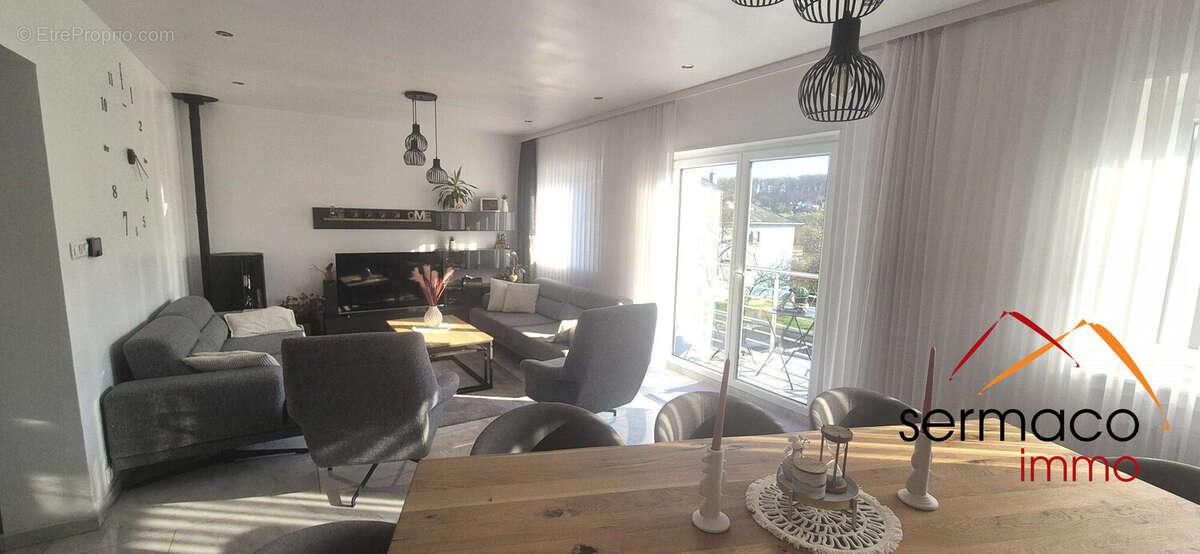 balcon/terrasse sur rue calme (impasse) - Maison à SARREINSMING