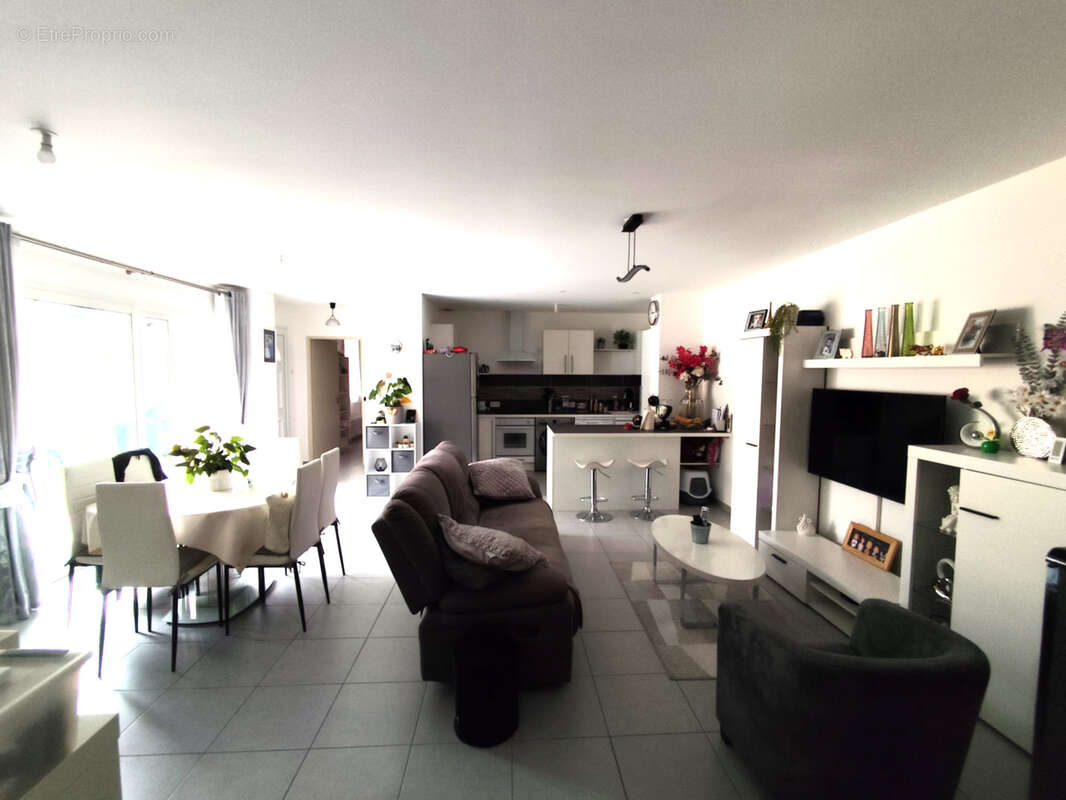 Appartement à JONQUIERES-SAINT-VINCENT