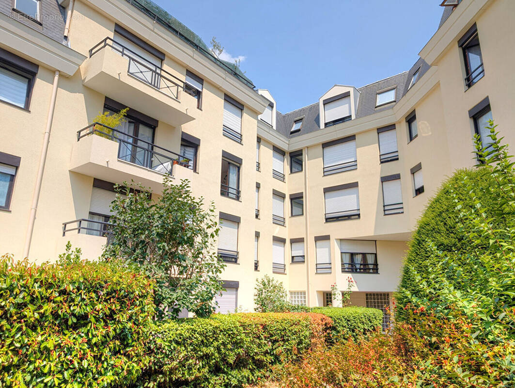 Appartement à LA GARENNE-COLOMBES