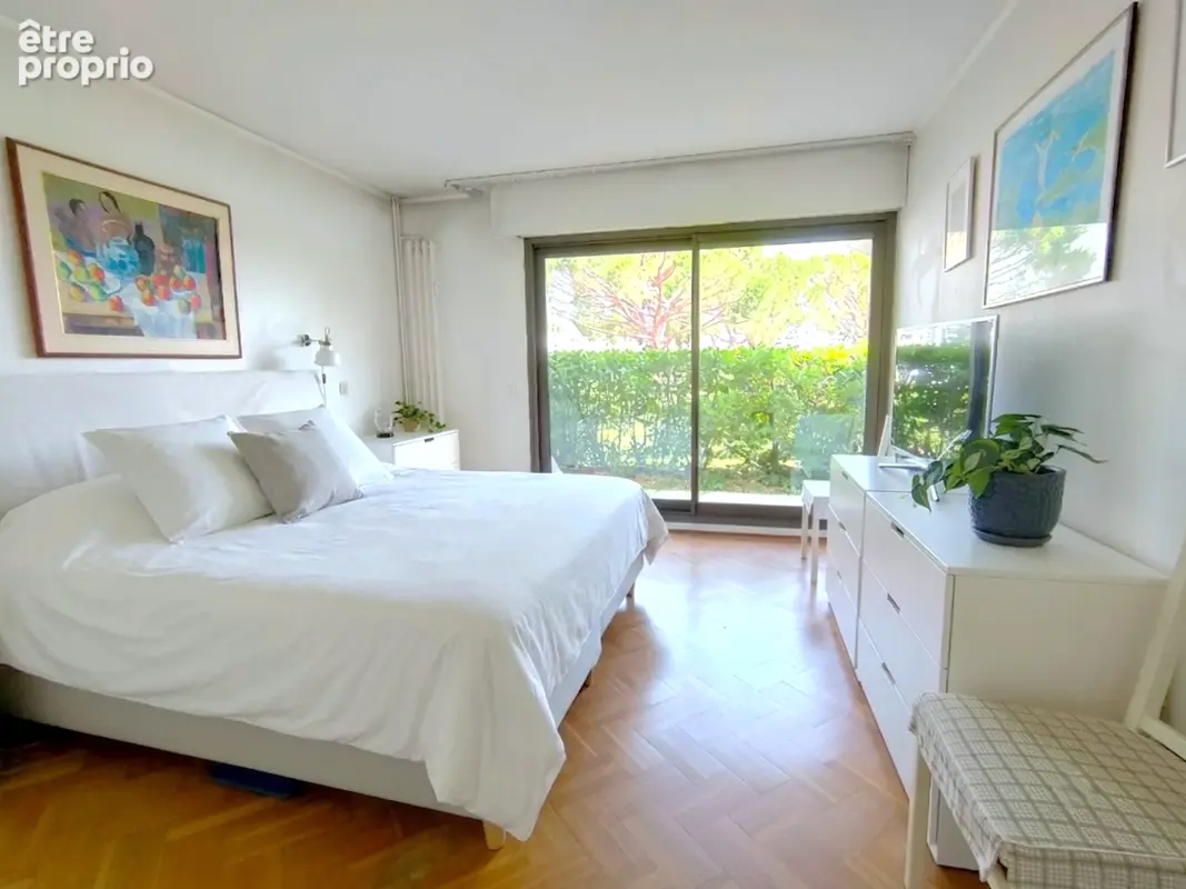 Cannes marina: rare ! superbe rez-de-jardin - garage + cave - photo 6