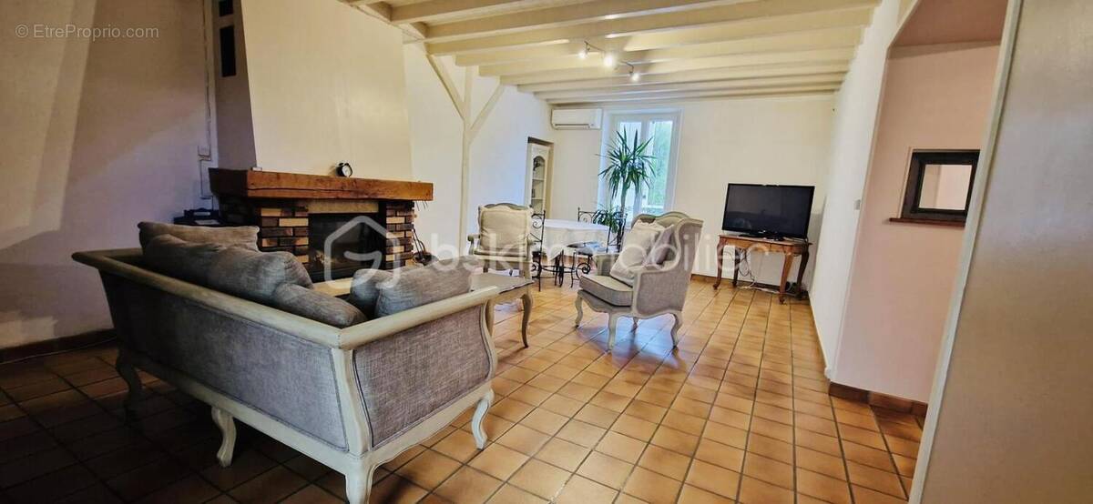 Maison à CLOS-FONTAINE