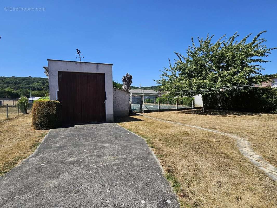 Gravigny Centre – Maison sur sous-sol avec 2 garages, dont un pour camping-car, sur terrain de 1 401 m² - photo 14
