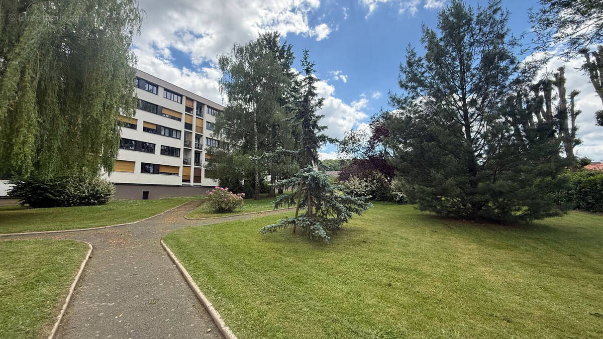 Appartement à LES CLAYES-SOUS-BOIS
