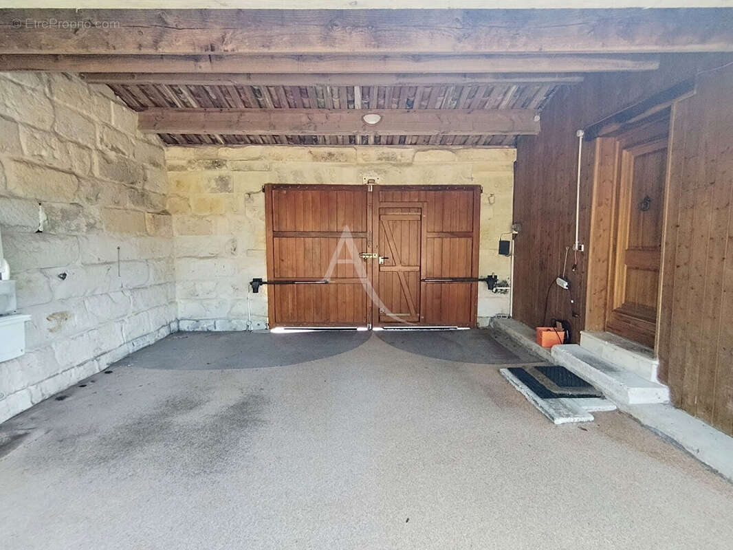 Maison à SAINT-GEORGES-DES-COTEAUX