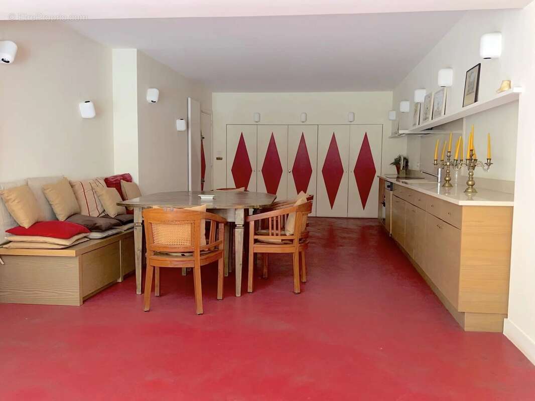 Appartement à PARIS-16E