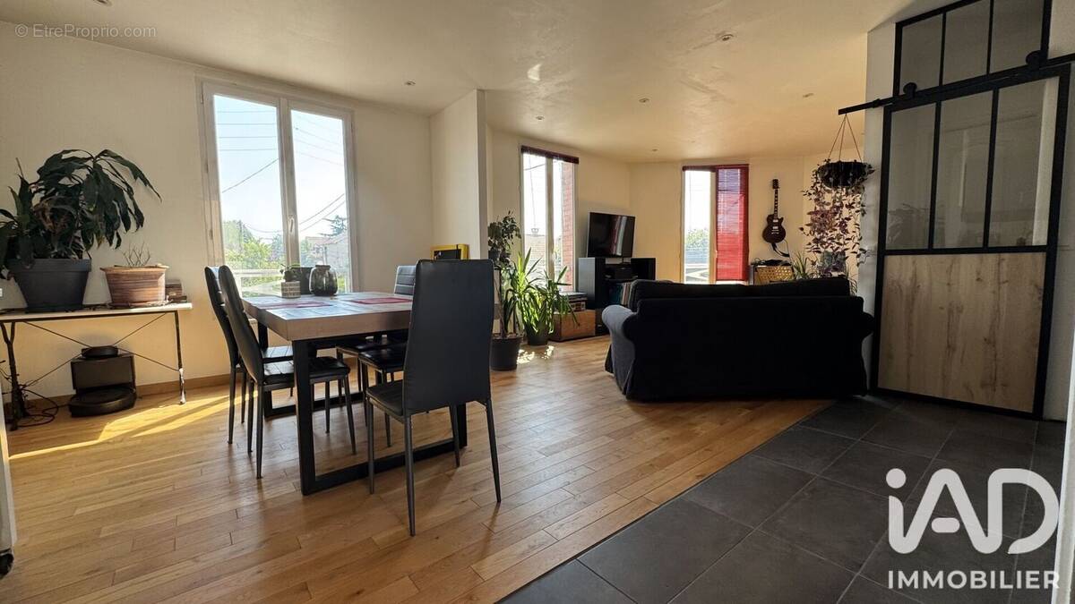 Photo 1 - Appartement à HOUILLES