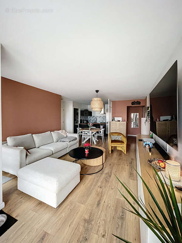 Appartement à VAUJOURS